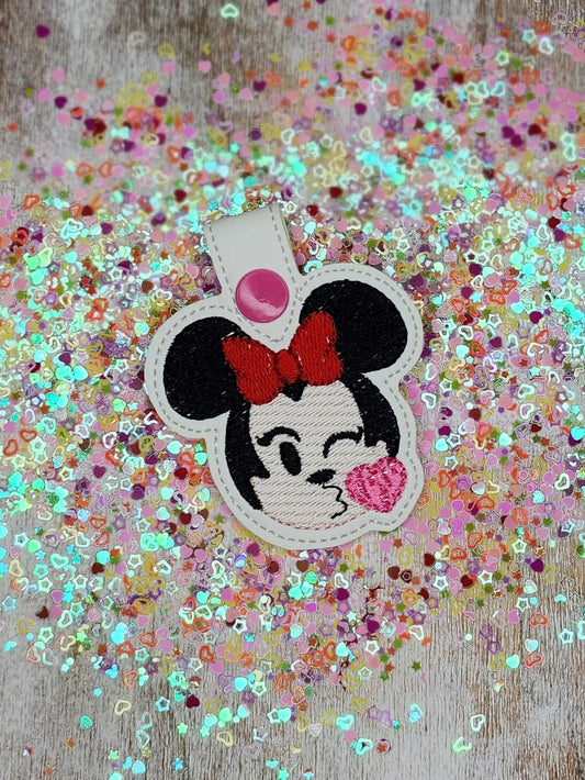 Smoochie Mouse Snap Tab